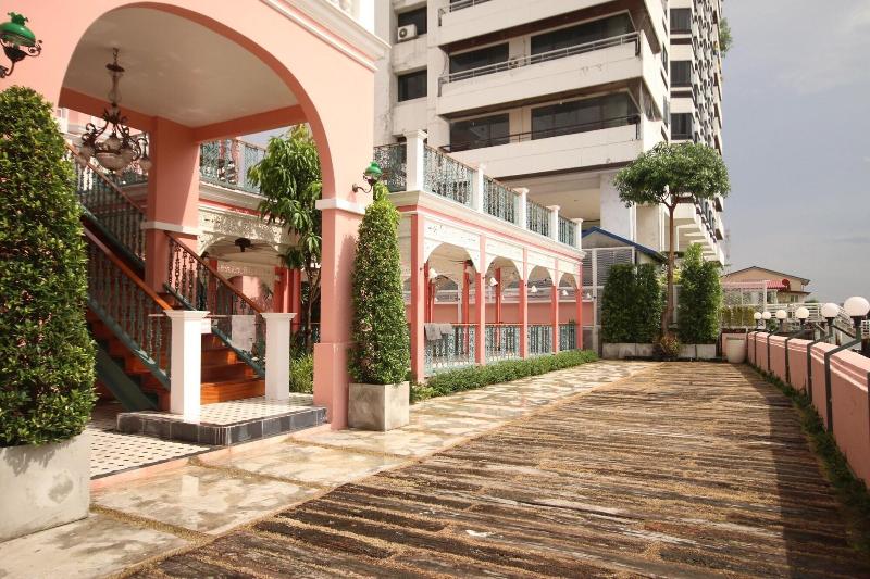Hiranyakul  House - Teras