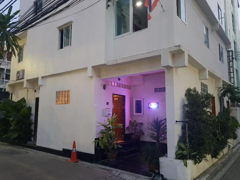 Sam's Place - Genel
