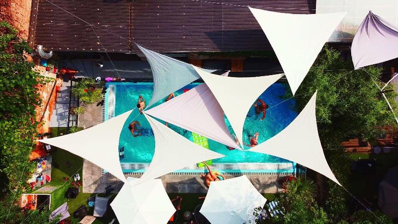 Swanky Mint Hostel - Teras