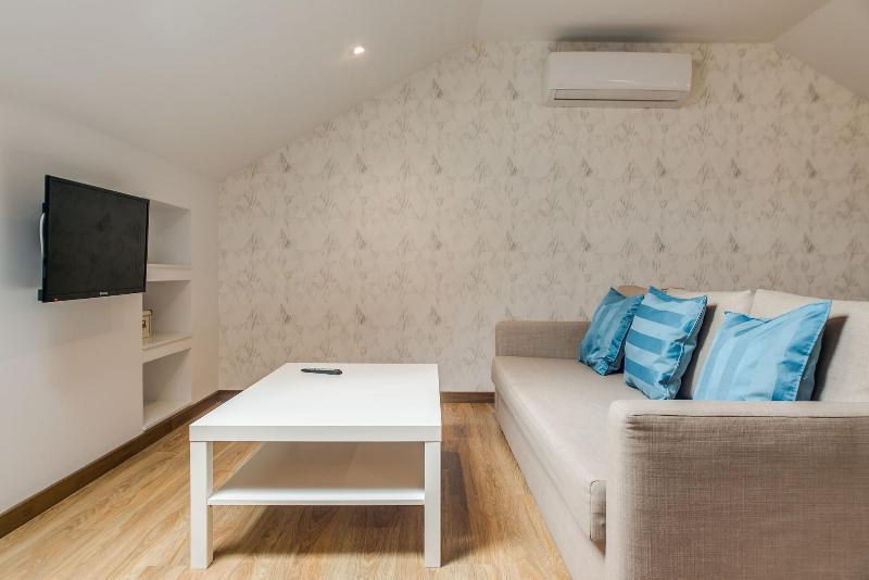 Home Out Rooms & Apartments - Oda