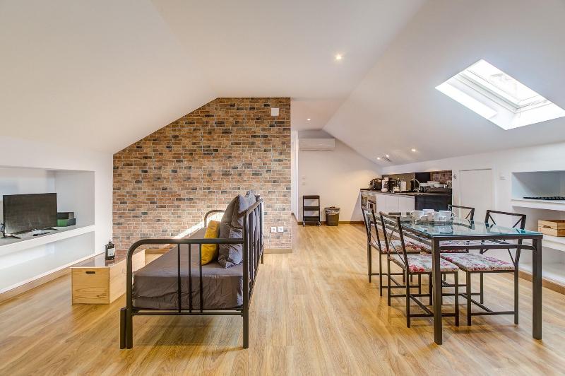 Home Out Rooms & Apartments - Oda