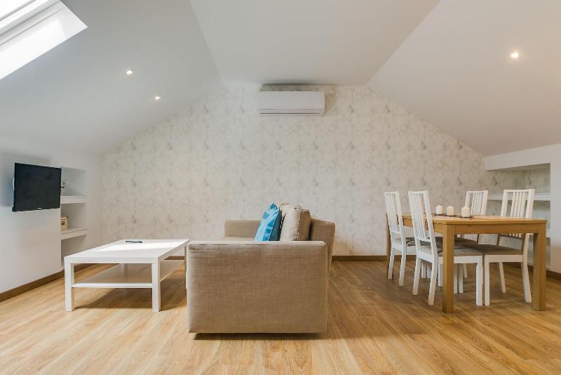 Home Out Rooms & Apartments - Oda