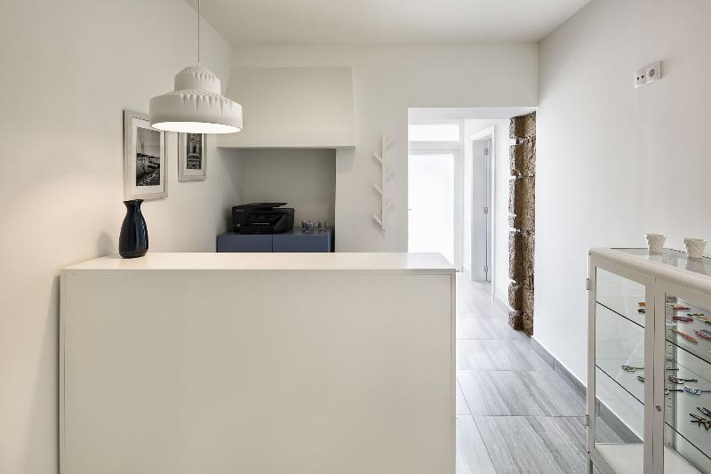 JR Studios & Suites (Riu's) - Lobi
