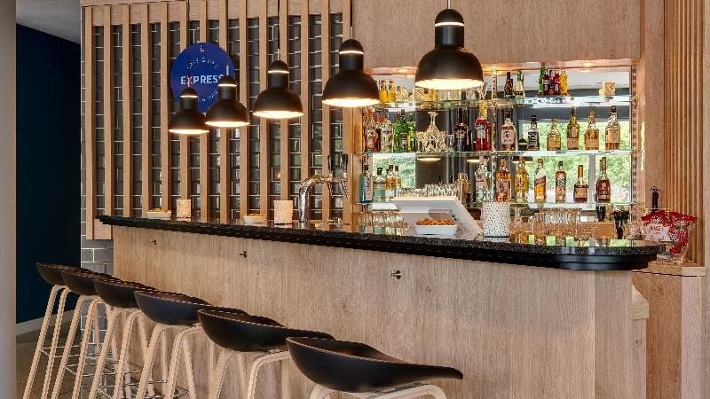 Holiday Inn Express Cologne Muelheim - Bar
