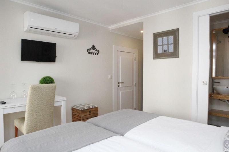 Flores Guest House - Oda