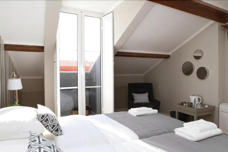 Flores Guest House - Oda