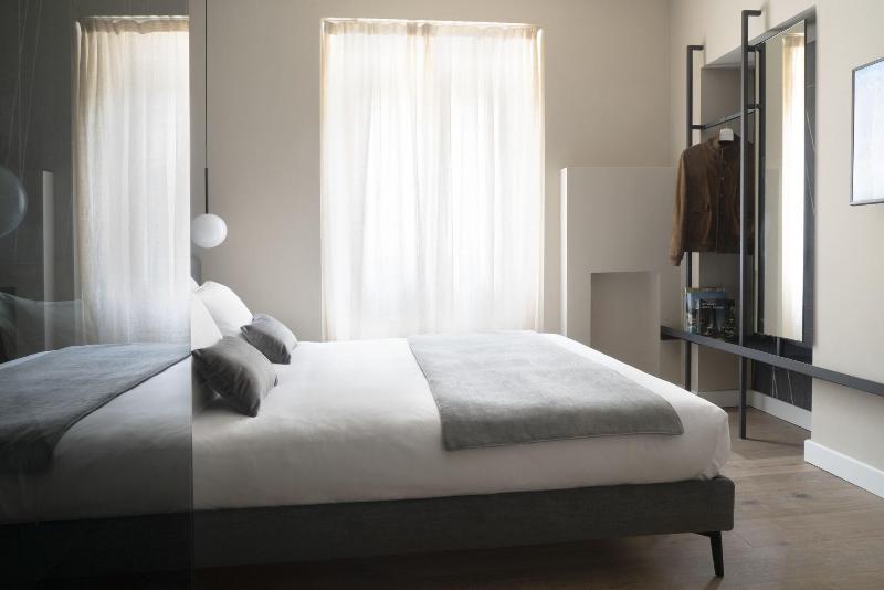 Della Spiga Suites By Brera Apartments - Oda