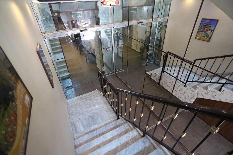 7Boys Hotel - Lobi