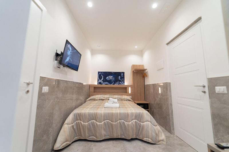 H. G. Boutique Toledo  Napoli Centro - Oda