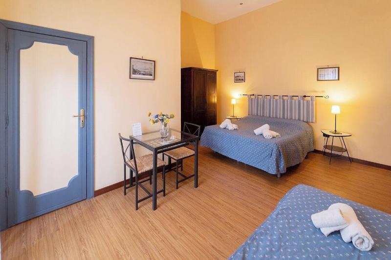 H. G. Boutique Toledo  Napoli Centro - Oda