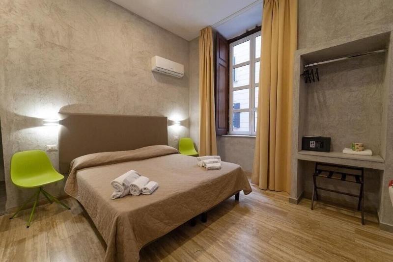 H. G. Boutique Toledo  Napoli Centro - Oda