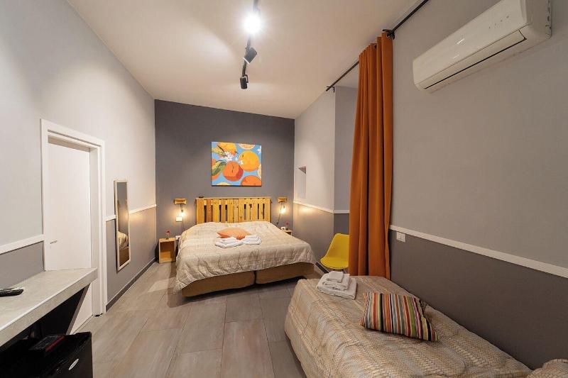 H. G. Boutique Toledo  Napoli Centro - Oda