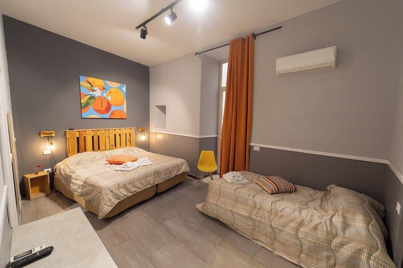 H. G. Boutique Toledo  Napoli Centro - Oda