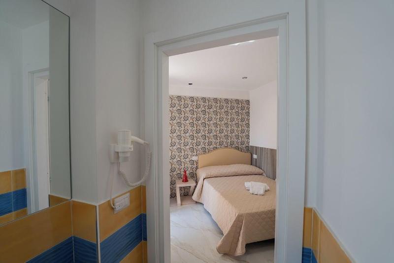 H. G. Boutique Toledo  Napoli Centro - Oda