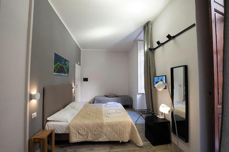H. G. Boutique Toledo  Napoli Centro - Oda