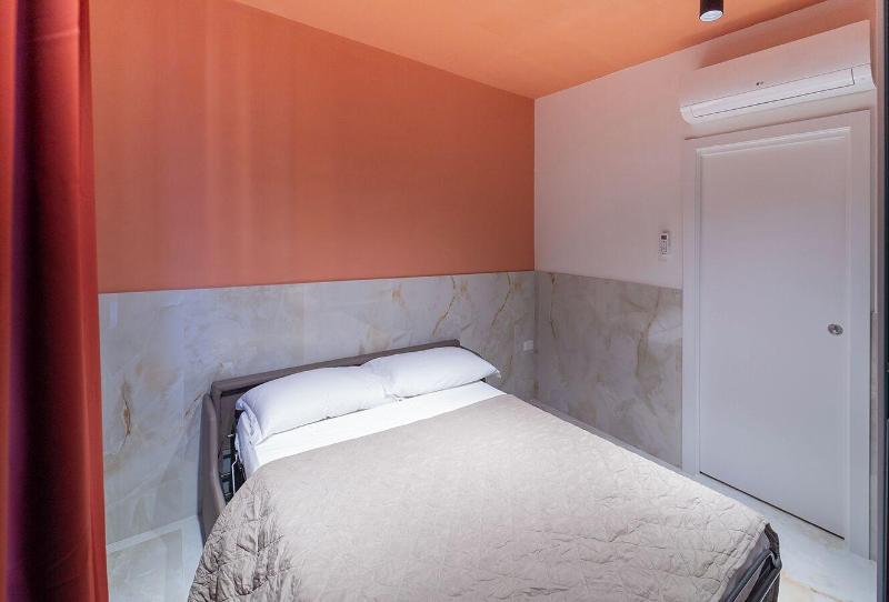 H. G. Boutique Toledo  Napoli Centro - Oda
