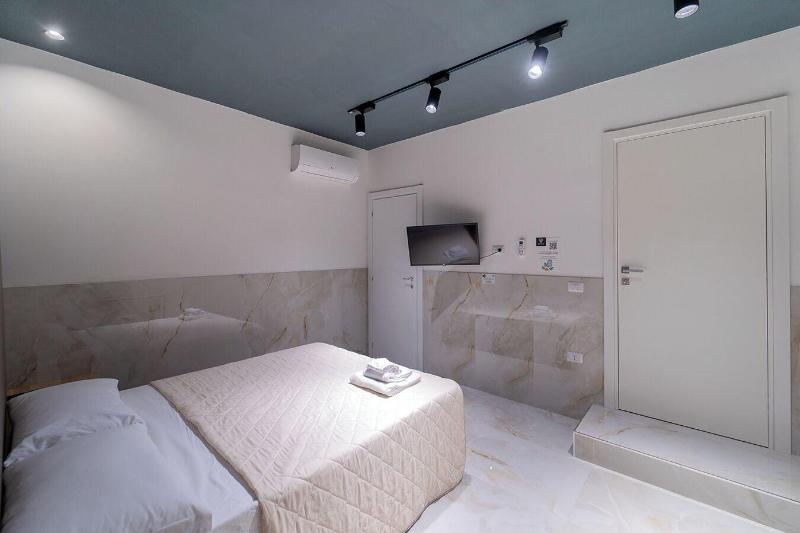 H. G. Boutique Toledo  Napoli Centro - Oda