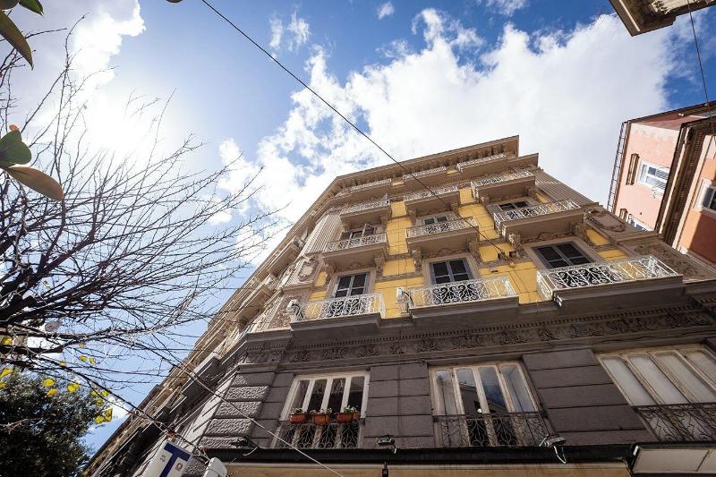 H. G. Boutique Toledo  Napoli Centro - Oda