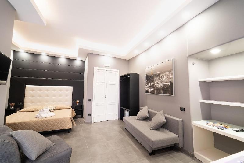 H. G. Boutique Toledo  Napoli Centro - Oda