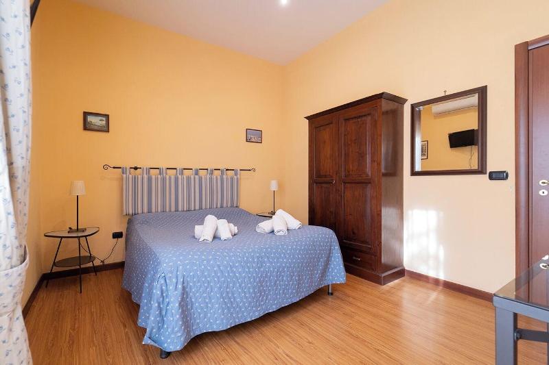 H. G. Boutique Toledo  Napoli Centro - Oda