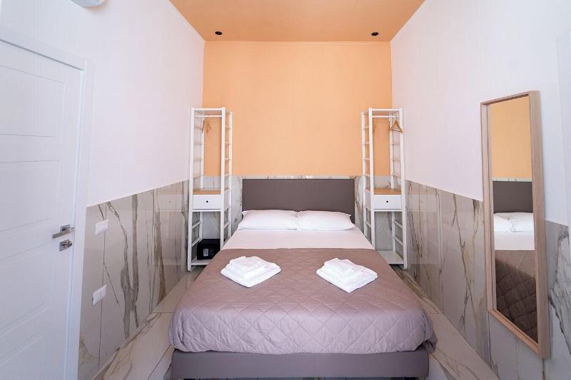 H. G. Boutique Toledo  Napoli Centro - Oda