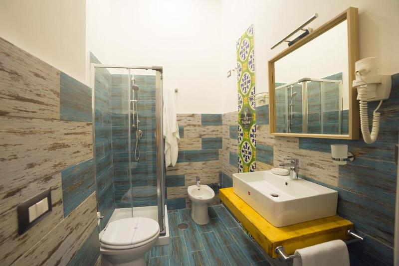 P.C. Boutique H. Napoli Centro - Genel