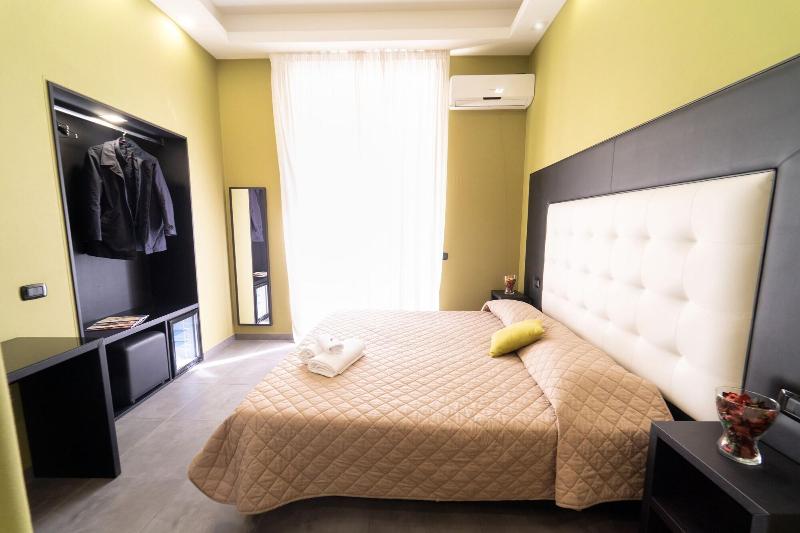 P.C. Boutique H. Napoli Centro - Oda