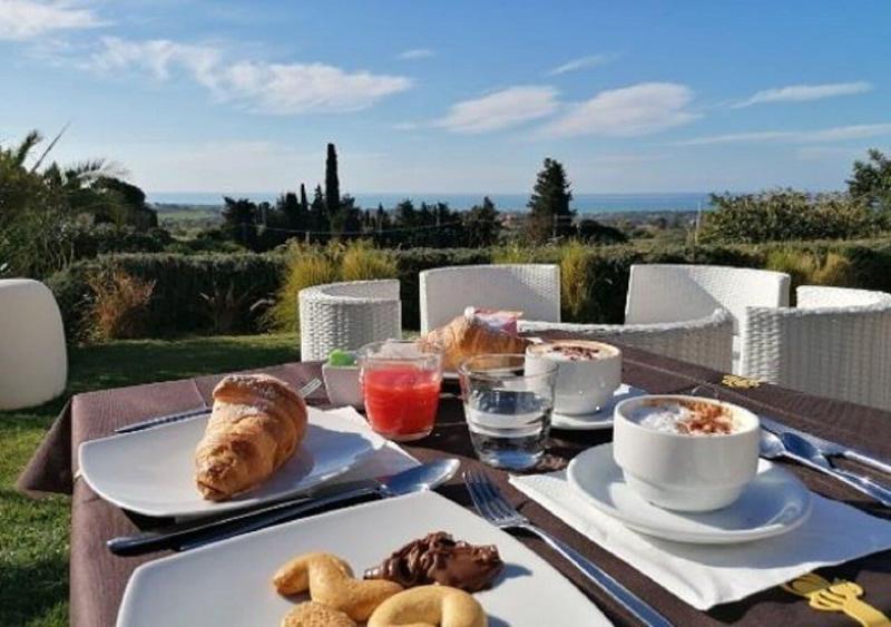 Villa La Lumia B&B Suites & Apartments - Restoran