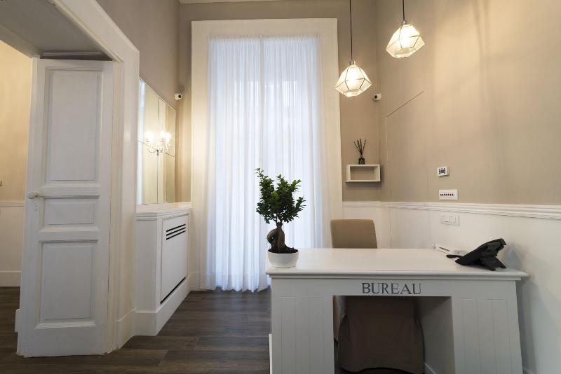 Foro Carolino - Lobi