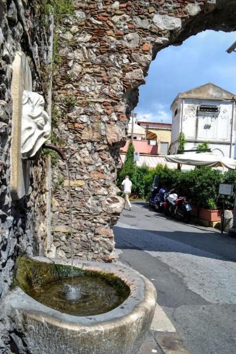 B&B Tauromenion - Genel