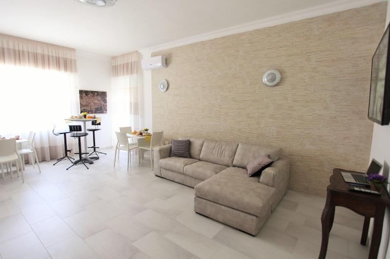 Central Apartments - Lobi