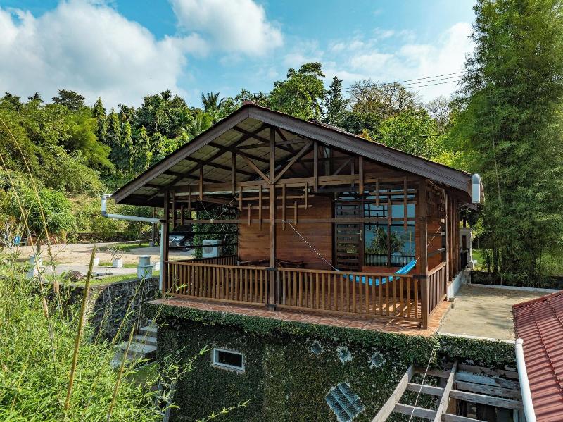 The Hawk's Nest Resort - Genel