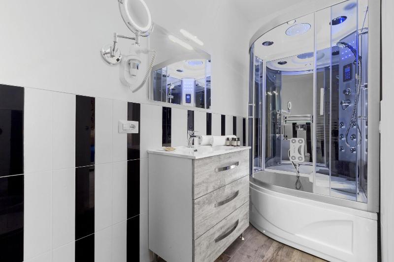 Les Suites Des Tout Le Monde - Oda