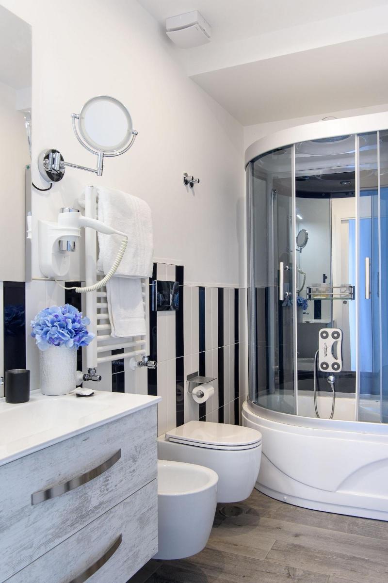 Les Suites Des Tout Le Monde - Oda