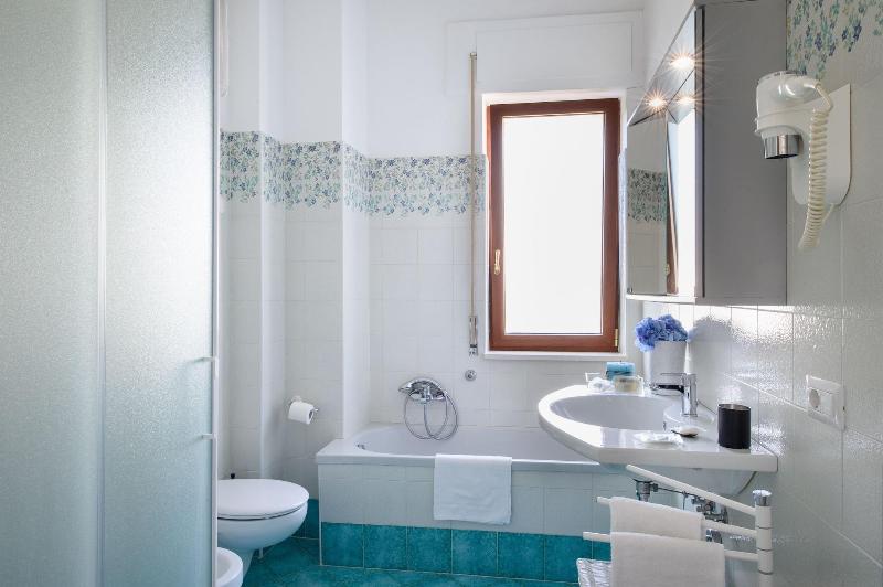 Les Suites Des Tout Le Monde - Oda