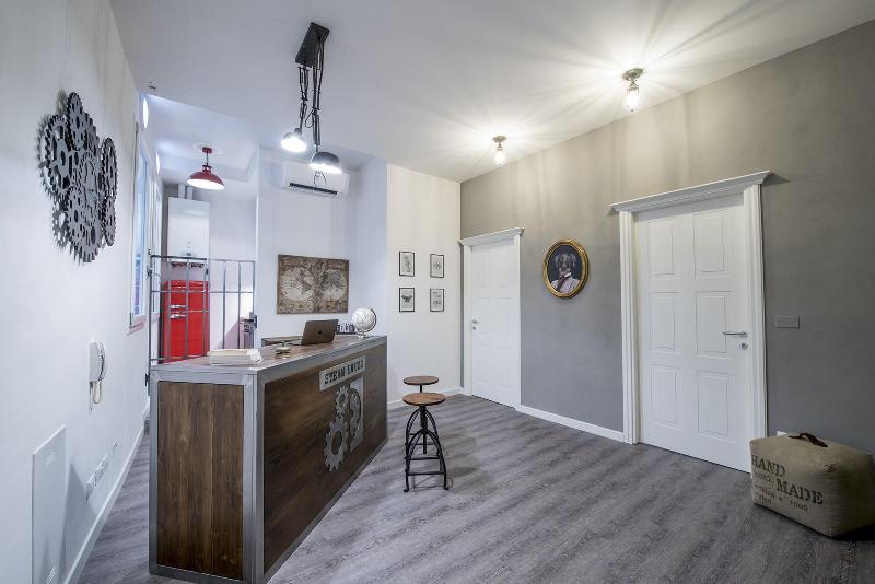 Steam House - Room & Breakfast - Lobi