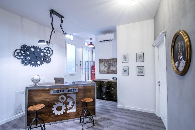 Steam House - Room & Breakfast - Lobi