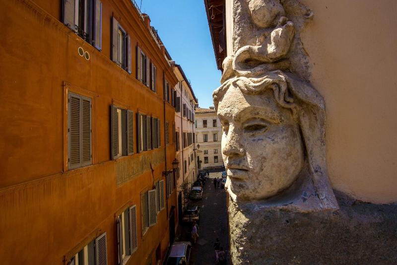 Palazzo Medusa - Genel