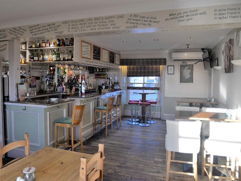 The Tower Gastro Pub & Apartments - Bar