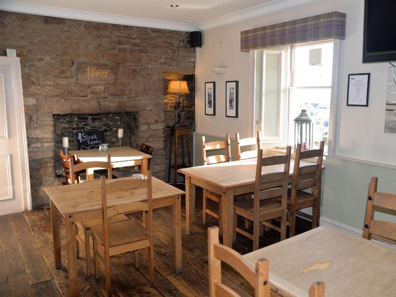 The Tower Gastro Pub & Apartments - Bar