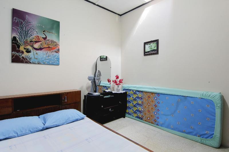Batik Trinidar Homestay by ZUZU - Oda