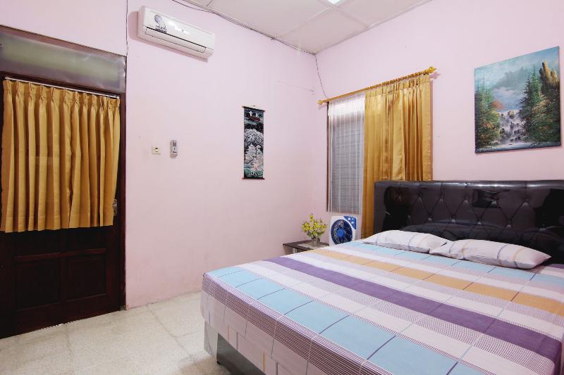 Batik Trinidar Homestay by ZUZU - Oda