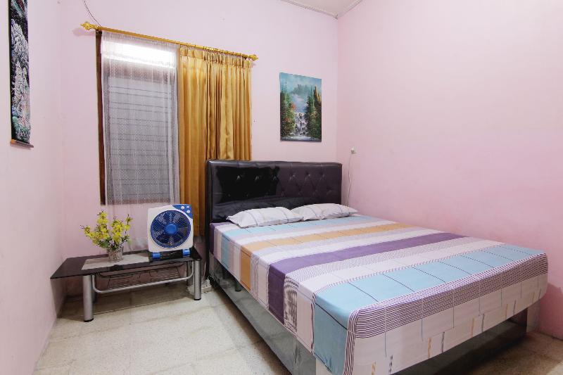 Batik Trinidar Homestay by ZUZU - Oda