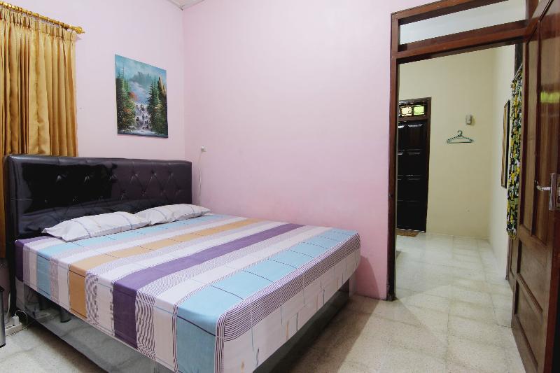 Batik Trinidar Homestay by ZUZU - Oda