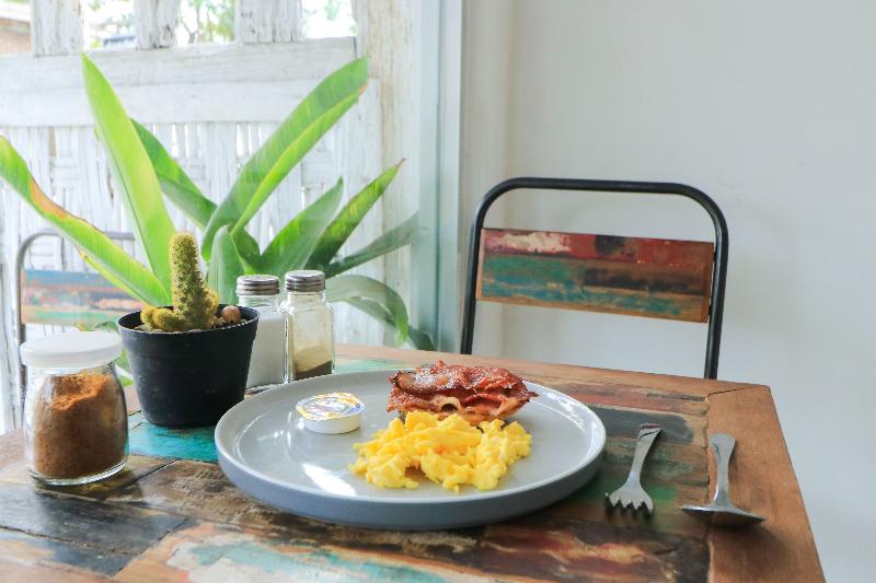 The Wina Echo Beach Guesthouse by ZUZU - Restoran