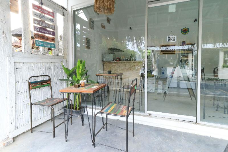 The Wina Echo Beach Guesthouse by ZUZU - Restoran