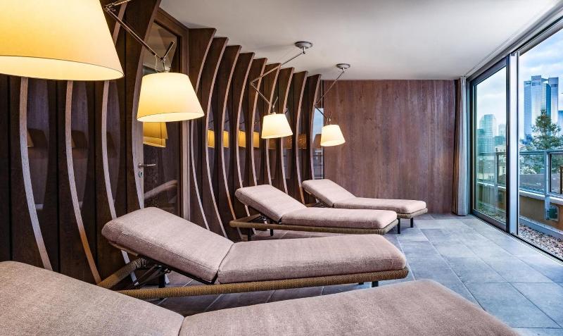 Saks Urban Design Hotel Frankfurt - Lobi