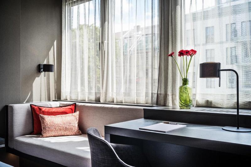 Saks Urban Design Hotel Frankfurt - Genel