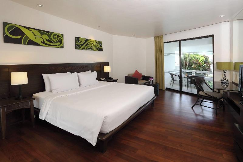 Le Meridien Phuket Beach Resort - Havuz