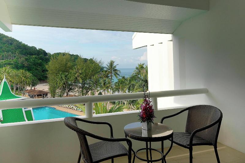 Le Meridien Phuket Beach Resort - Havuz